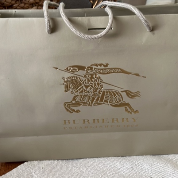 Burberry Handbag Tote ๐ - Picture 7 of 13